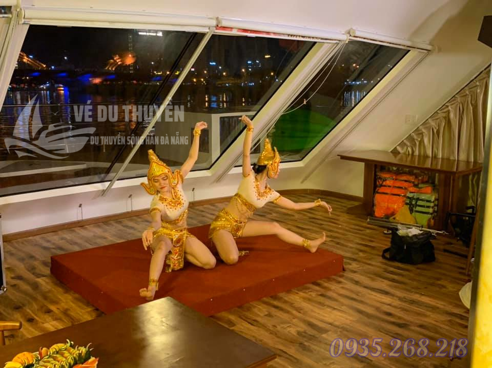 Múa Chăm trên du thuyền sông Hàn Đà Nẵng
