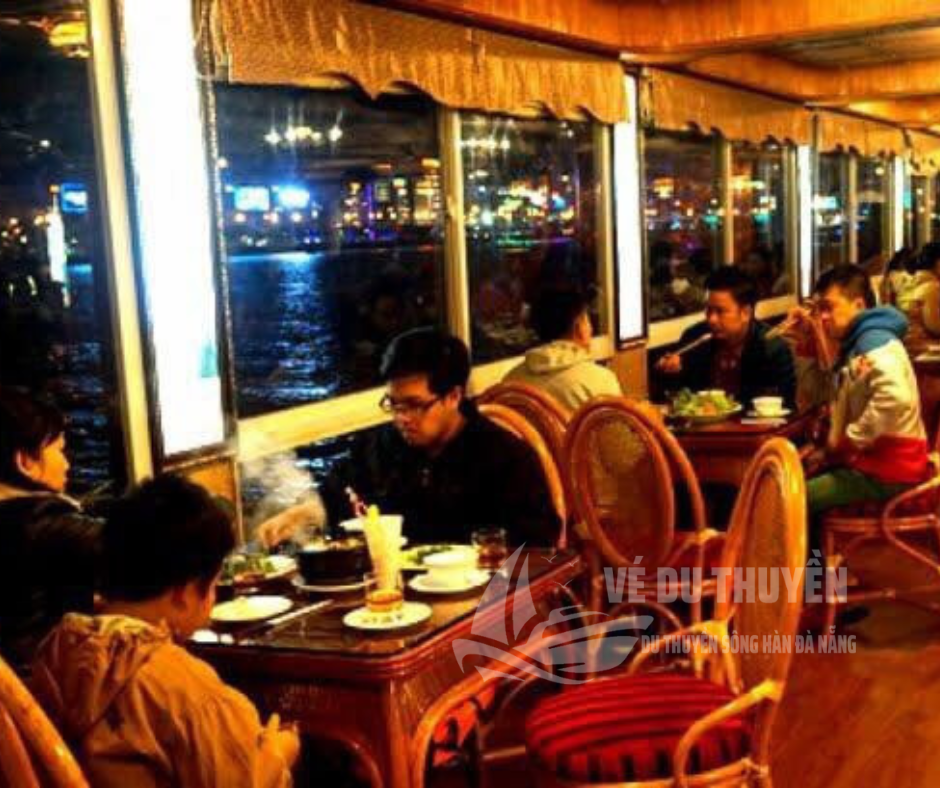 đi du thuyền sông Hàn mùa mưa lạnh