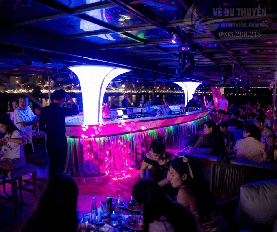 Tầng 2 tàu Poseidon cruise